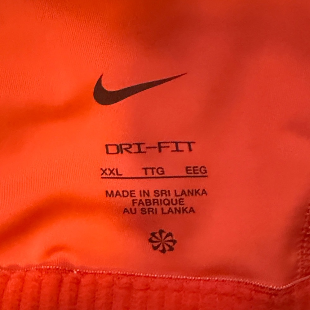 Nike Women's Vibrant Sports Bra - Picture 4 of 4